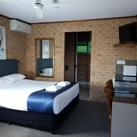 Pacific Paradise Airport Motel Екстер'єр фото