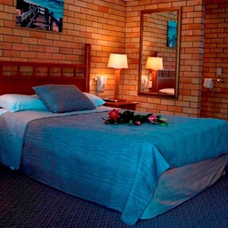 Pacific Paradise Airport Motel Екстер'єр фото