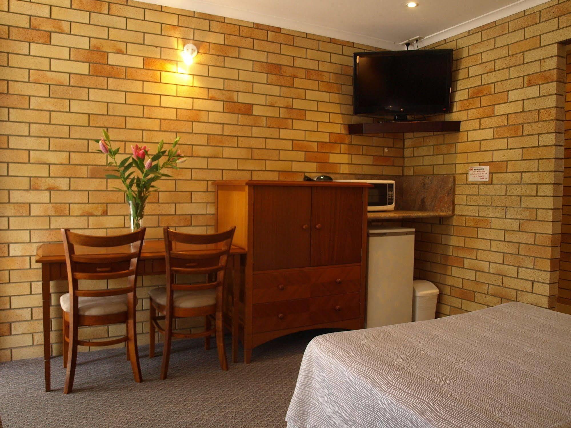 Pacific Paradise Airport Motel Екстер'єр фото